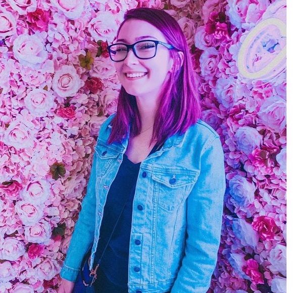 Meet your Posher, Monica - Picture 3 of 3